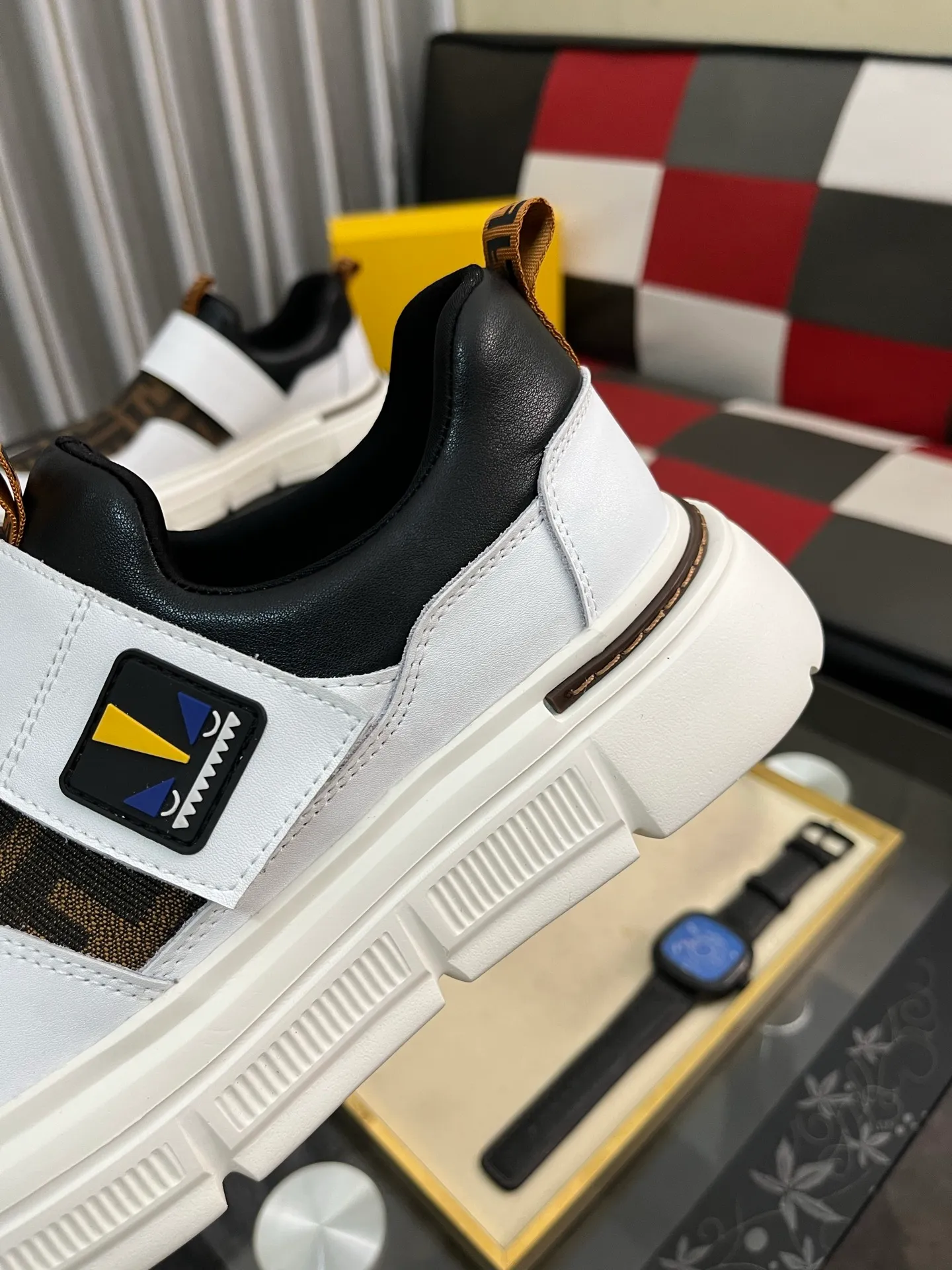 Men's Men's Shoes💰420⌚️⌚️[FENDI] Fendi's classic and comfortable men's, this complex sneaker is made of soft calfskin➕genuine leather lining➕original ultra-light rubber material with rough outsole. This unique light style is suitable for the casual and refined sensibility of this season. It is comfortable and natural on the feet. It is an everyday style for casual travel in autumn and winter! Code number: 38−443️⃣Colors available